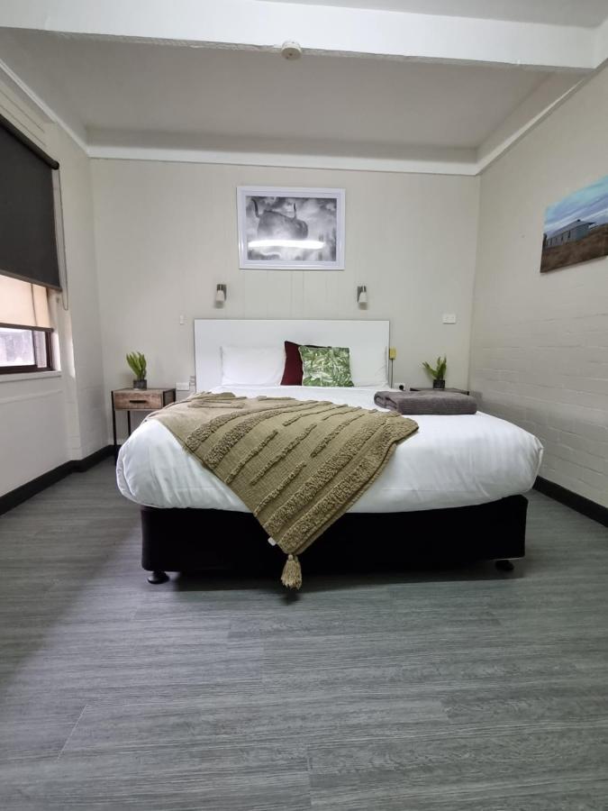 Bidgee Motor Inn Hay Exterior photo